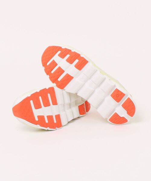 On（オン）の「【ON】Cloudflow 4（スニーカー・レディース・ホワイト・23.5cm/23cm/24cm）」の3枚目の写真