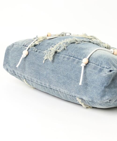 SPINNS(スピンズ)の「フリンジ デニムショルダーバッグ(ショルダーバッグ・レディース・ブルー/ブラック・ONESIZE)」の4枚目の写真