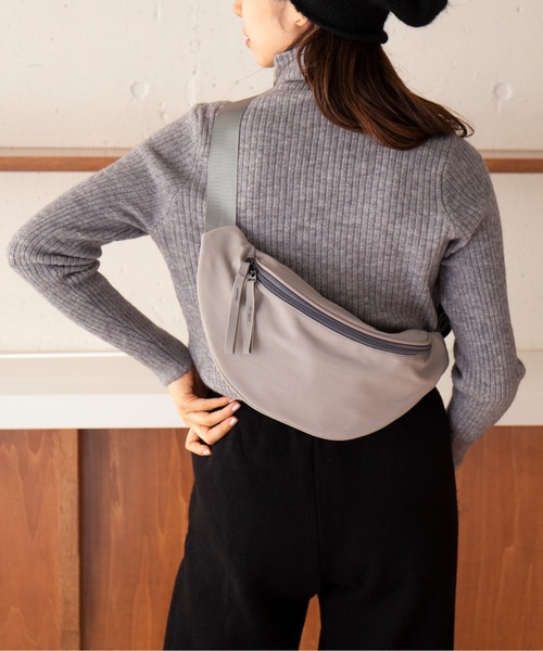 MAISON BREEZE（メゾンブリーズ）の「【MAISON BREEZE】ベーシックショルダーバッグ ボディバッグ KNF049（ボディバッグ/ウエストポーチ・レディース・アイボリー/グレー/ブラック・FREE）」の2枚目の写真