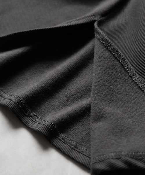 me+em select（ミームセレクト）の「【  裏起毛 】カットアウトシャーリングスリットリブトップス（Tシャツ/カットソー・レディース・グレー/アイボリー/ブラック・FREE）」の4枚目の写真