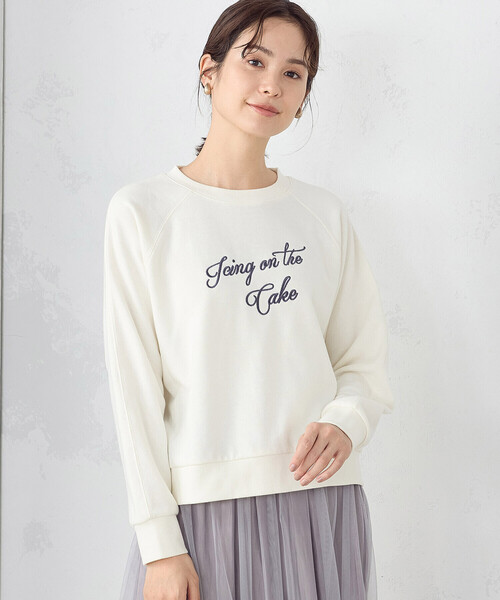 COMME CA ISM(コムサイズム)の「ロゴ刺繍 スウェット(スウェット・レディース・ベージュ/セージグリーン/アイボリー・LARGE/MEDIUM)」の5枚目の写真