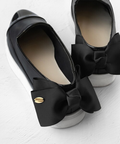 TOCCA(トッカ)の「BACK RIBBON SLIPON スニーカー(スニーカー・レディース・ブラック系/ブラック系5/ホワイト系・35/36/37/38/39)」の6枚目の写真
