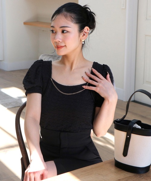 ROYAL PARTY(ロイヤルパーティー)の「チェーン付パフスリーブカットソー(Tシャツ/カットソー・レディース・ブラック/イエロー/オフホワイト・FREE)」の4枚目の写真