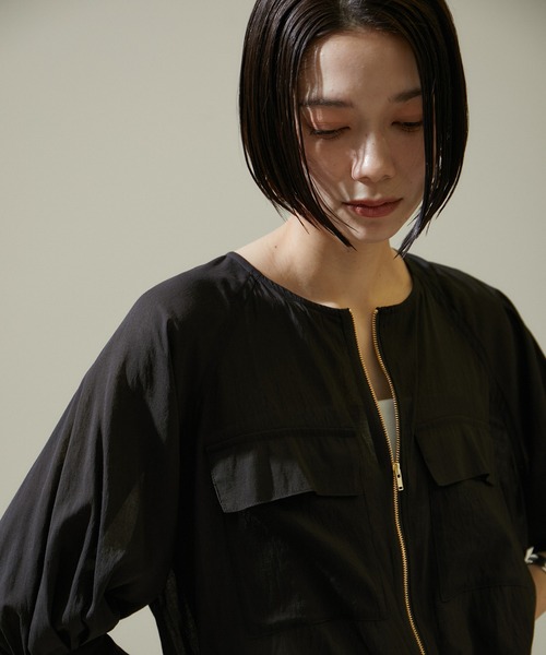 SALON adam et rope'（サロン アダム エ ロペ）の「【WEB限定】ハーフスリーブシアージップブルゾン【洗える】（ブルゾン・レディース・オフホワイト/ブラック・FREE）」の18枚目の写真