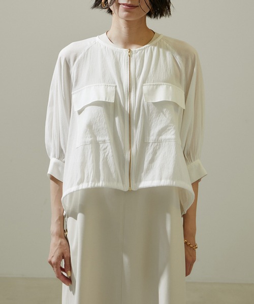 SALON adam et rope'（サロン アダム エ ロペ）の「【WEB限定】ハーフスリーブシアージップブルゾン【洗える】（ブルゾン・レディース・オフホワイト/ブラック・FREE）」の3枚目の写真