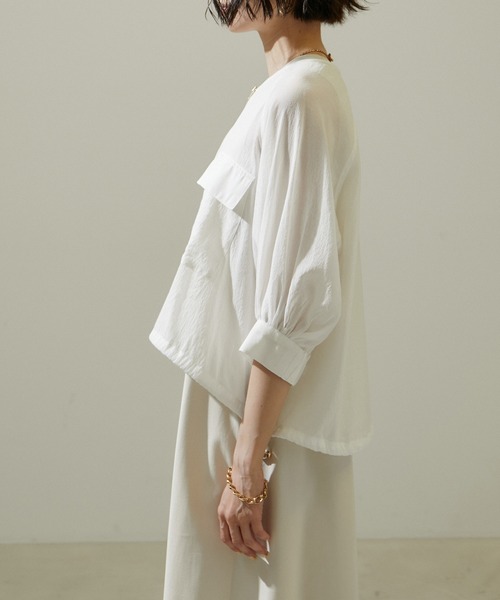 SALON adam et rope'（サロン アダム エ ロペ）の「【WEB限定】ハーフスリーブシアージップブルゾン【洗える】（ブルゾン・レディース・オフホワイト/ブラック・FREE）」の4枚目の写真