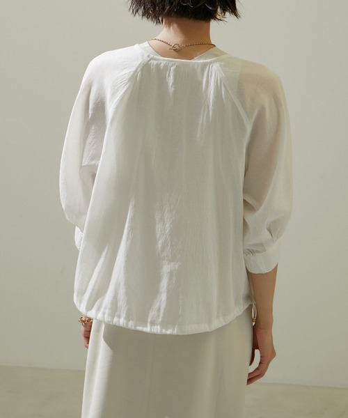 SALON adam et rope'（サロン アダム エ ロペ）の「【WEB限定】ハーフスリーブシアージップブルゾン【洗える】（ブルゾン・レディース・オフホワイト/ブラック・FREE）」の5枚目の写真