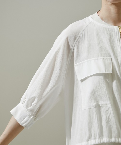 SALON adam et rope'（サロン アダム エ ロペ）の「【WEB限定】ハーフスリーブシアージップブルゾン【洗える】（ブルゾン・レディース・オフホワイト/ブラック・FREE）」の7枚目の写真