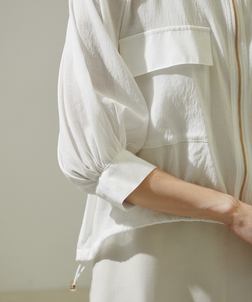 SALON adam et rope'（サロン アダム エ ロペ）の「【WEB限定】ハーフスリーブシアージップブルゾン【洗える】（ブルゾン・レディース・オフホワイト/ブラック・FREE）」の8枚目の写真