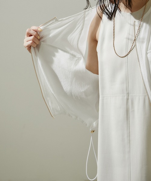 SALON adam et rope'（サロン アダム エ ロペ）の「【WEB限定】ハーフスリーブシアージップブルゾン【洗える】（ブルゾン・レディース・オフホワイト/ブラック・FREE）」の10枚目の写真