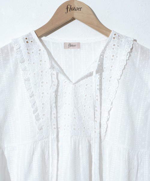 flower（フラワー）の「サマリーフリルトップ（シャツ/ブラウス・レディース・ブラック/ホワイト・FREE）」の12枚目の写真