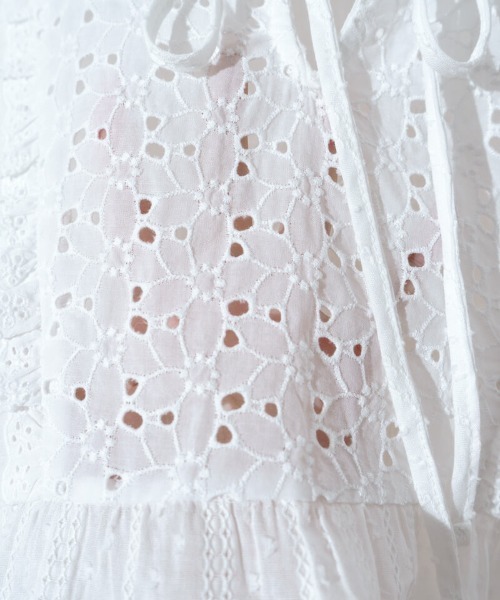 flower（フラワー）の「サマリーフリルトップ（シャツ/ブラウス・レディース・ブラック/ホワイト・FREE）」の14枚目の写真