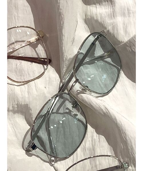 jouetie(ジュエティ)の「メタルフレームスクエアグラス(サングラス・レディース・シルバー/グリーン/ゴールド・FREE)」の2枚目の写真