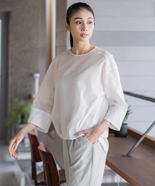 la.f…(ラエフ)の「【WEB別注】エアーリップルブラウス≪洗濯機で洗える≫(シャツ/ブラウス・レディース・ブルー系その他/ブラック/ベージュ系その他/ホワイト・9号/11号)」の5枚目の写真