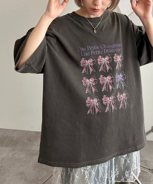 apres jour mignon(アプレジュールミニョン)の「アソートピグメントリボンTシャツ【ZOZOTOWN限定アイテム】(Tシャツ/カットソー・レディース・ホワイト系その他/ブラック系その他2/ブラック系その他/オフホワイト・フリー/X-LARGE)」の1枚目の写真