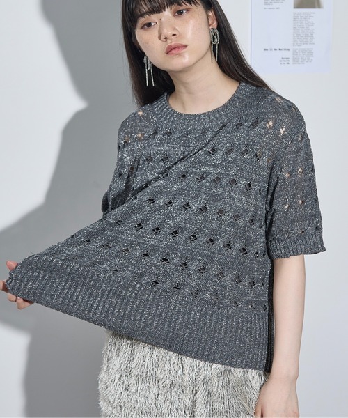 THE YOn（ザヨン）の「ラメ混シアーケーブルハーフスリーブニットプルオーバー（ニット/セーター・レディース・キャメル/アイボリー/チャコールグレー/セージグリーン・FREE）」の5枚目の写真