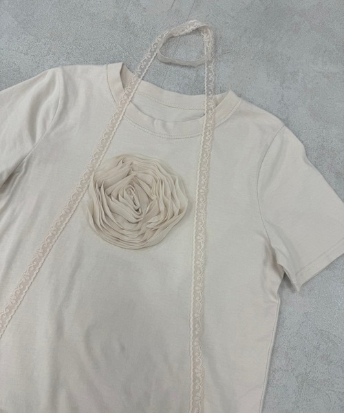 one after another NICE CLAUP(ワンアフターアナザーナイスクラップ)の「チョーカー付きローズT(Tシャツ/カットソー・レディース・サックスブルー/ベージュ/チャコールグレー/オフホワイト・FREE)」の5枚目の写真