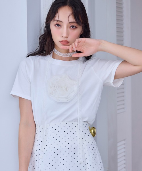 one after another NICE CLAUP(ワンアフターアナザーナイスクラップ)の「チョーカー付きローズT(Tシャツ/カットソー・レディース・サックスブルー/ベージュ/チャコールグレー/オフホワイト・FREE)」の19枚目の写真