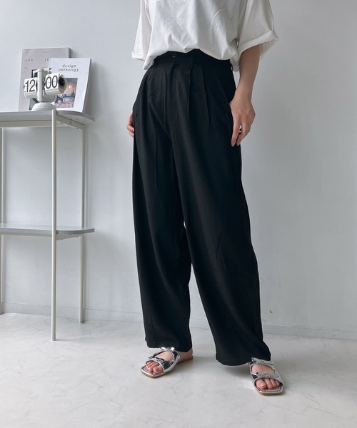 AS KNOW AS plus(アズノゥアズプラス)の「リネン混 タックテーパードロングパンツ(その他パンツ・レディース・ブラック/グリーン/キナリ/モカ/カーキ・FREE)」の6枚目の写真