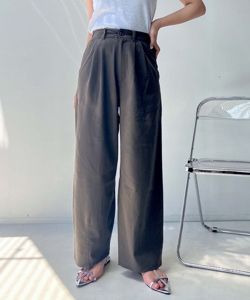 AS KNOW AS plus(アズノゥアズプラス)の「リネン混 タックテーパードロングパンツ(その他パンツ・レディース・ブラック/グリーン/キナリ/モカ/カーキ・FREE)」の19枚目の写真