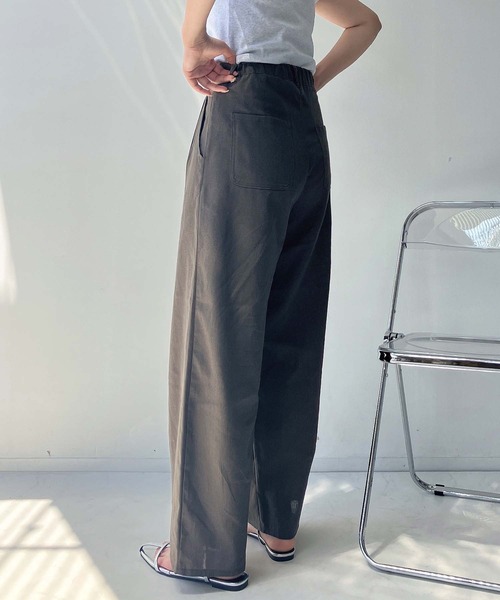 AS KNOW AS plus(アズノゥアズプラス)の「リネン混 タックテーパードロングパンツ(その他パンツ・レディース・ブラック/グリーン/キナリ/モカ/カーキ・FREE)」の21枚目の写真