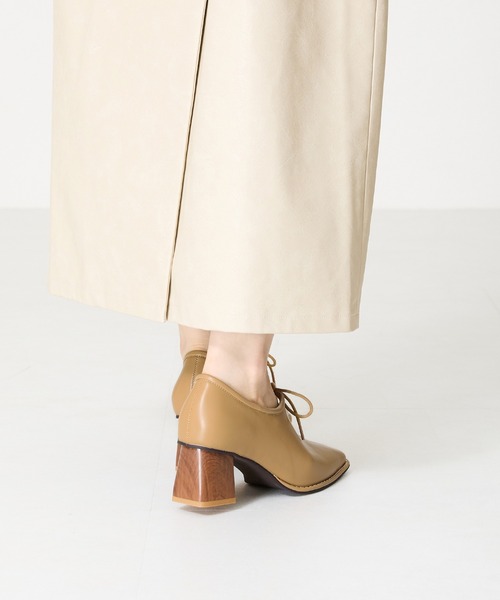 ORiental TRaffic（オリエンタルトラフィック）の「ウッドヒール甲深パンプス 41307（パンプス・レディース・ベージュ/ブラック/ホワイト・34/35/36/37/38/39/40/41/42）」の4枚目の写真