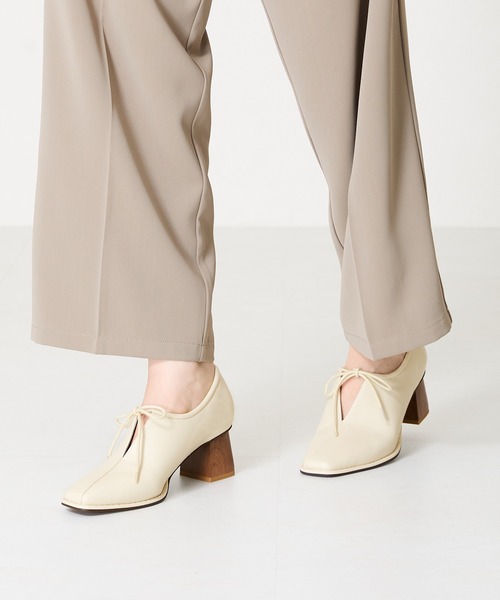 ORiental TRaffic（オリエンタルトラフィック）の「ウッドヒール甲深パンプス 41307（パンプス・レディース・ベージュ/ブラック/ホワイト・34/35/36/37/38/39/40/41/42）」の16枚目の写真