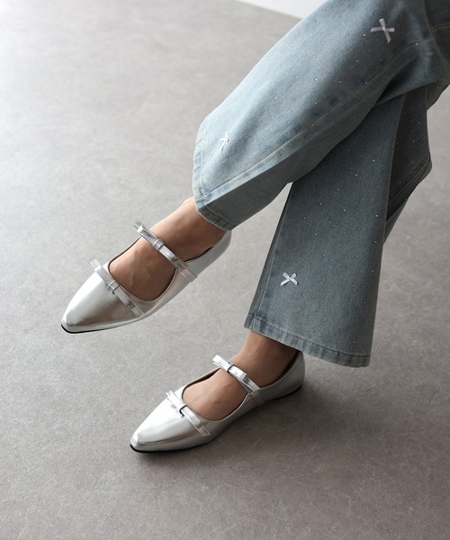 BLUEEAST（ブルーイースト）の「ポインテッドトゥリボンパンプス（パンプス・レディース・ブラック/シルバー・LARGE/MEDIUM）」の9枚目の写真