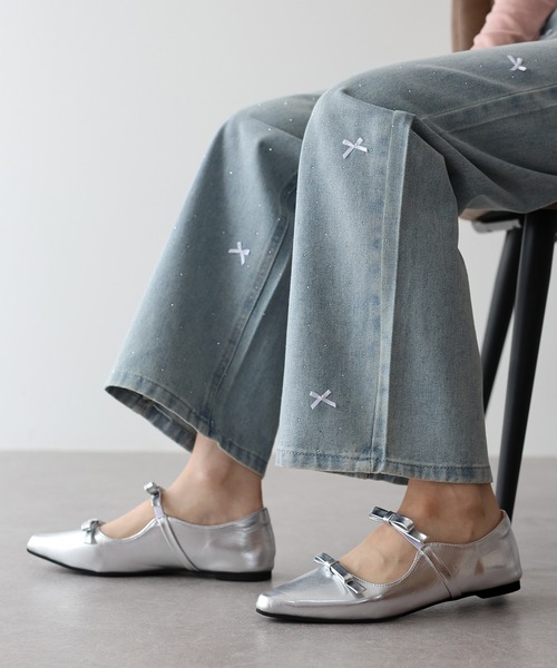 BLUEEAST（ブルーイースト）の「ポインテッドトゥリボンパンプス（パンプス・レディース・ブラック/シルバー・LARGE/MEDIUM）」の8枚目の写真