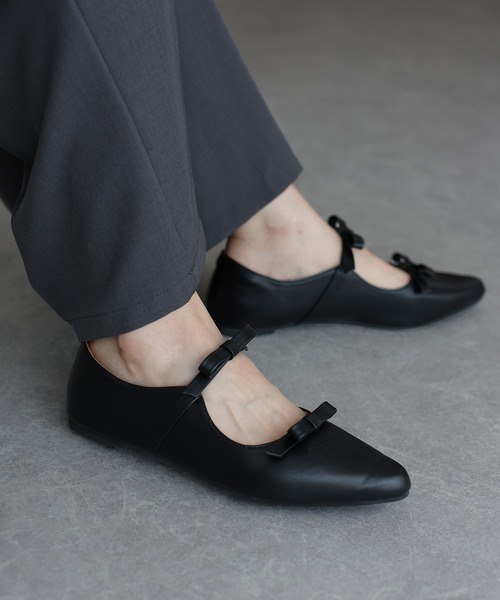 BLUEEAST（ブルーイースト）の「ポインテッドトゥリボンパンプス（パンプス・レディース・ブラック/シルバー・LARGE/MEDIUM）」の11枚目の写真