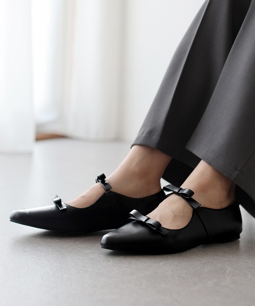 BLUEEAST（ブルーイースト）の「ポインテッドトゥリボンパンプス（パンプス・レディース・ブラック/シルバー・LARGE/MEDIUM）」の13枚目の写真