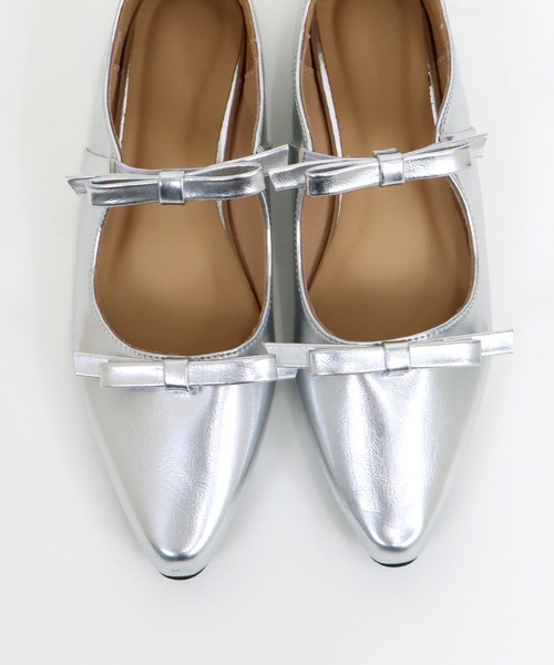 BLUEEAST（ブルーイースト）の「ポインテッドトゥリボンパンプス（パンプス・レディース・ブラック/シルバー・LARGE/MEDIUM）」の17枚目の写真