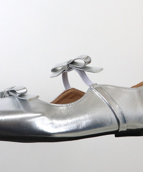 BLUEEAST（ブルーイースト）の「ポインテッドトゥリボンパンプス（パンプス・レディース・ブラック/シルバー・LARGE/MEDIUM）」の22枚目の写真