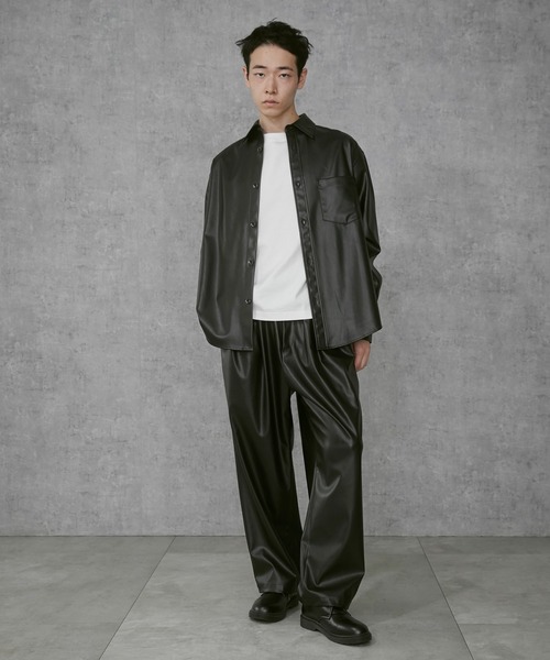THE STANDARD(ザスタンダード)の「THE STANDARD/シンセティックレザーロングスリーブシャツ(シャツ/ブラウス・メンズ・ブラック・MEDIUM/LARGE)」の4枚目の写真