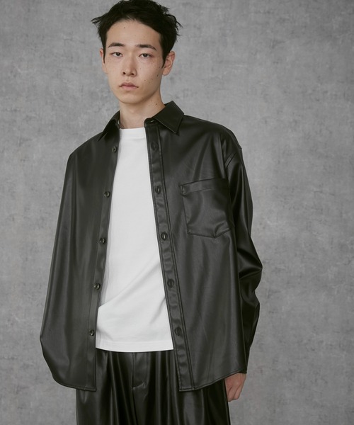 THE STANDARD(ザスタンダード)の「THE STANDARD/シンセティックレザーロングスリーブシャツ(シャツ/ブラウス・メンズ・ブラック・MEDIUM/LARGE)」の6枚目の写真