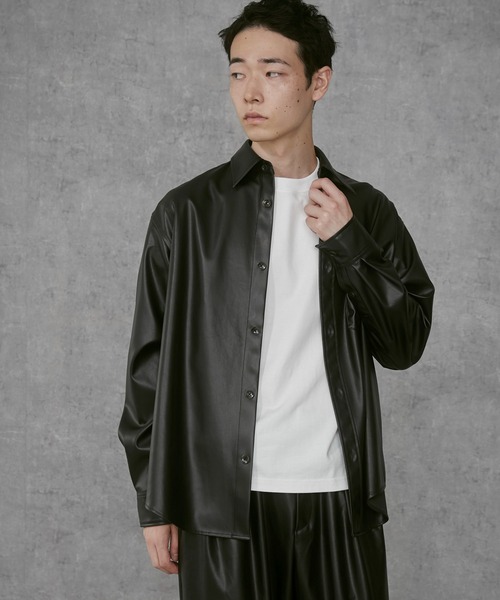 THE STANDARD(ザスタンダード)の「THE STANDARD/シンセティックレザーロングスリーブシャツ(シャツ/ブラウス・メンズ・ブラック・MEDIUM/LARGE)」の7枚目の写真