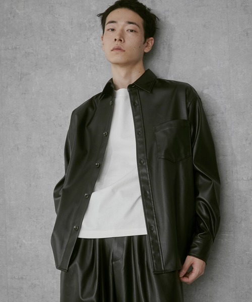 THE STANDARD(ザスタンダード)の「THE STANDARD/シンセティックレザーロングスリーブシャツ(シャツ/ブラウス・メンズ・ブラック・MEDIUM/LARGE)」の9枚目の写真