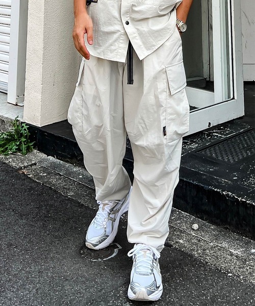 DEFLEXTION(ディフレクション)の「【DEFLEXTION / ディフレクション】Cordura fabric cargo pants / コーデュラファブリック カーゴパンツ(カーゴパンツ・メンズ・ブラック/カーキ/オフホワイト/チャコールグレー・MEDIUM/LARGE)」の2枚目の写真