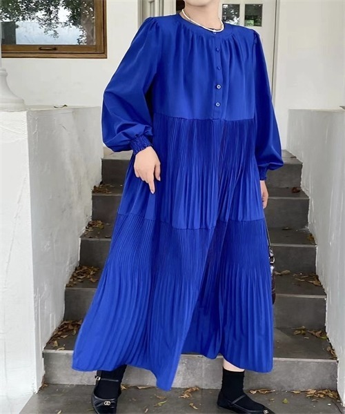 FREE STYLISTS(フリー スタイリスト)の「マキシ丈プリーツティアードシャツワンピース(シャツワンピース・レディース・カーキ/グリーン/ボルドー/ベージュ/梅/ブルー/ブラック・FREE)」の5枚目の写真
