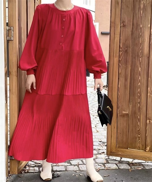 FREE STYLISTS(フリー スタイリスト)の「マキシ丈プリーツティアードシャツワンピース(シャツワンピース・レディース・カーキ/グリーン/ボルドー/ベージュ/梅/ブルー/ブラック・FREE)」の7枚目の写真