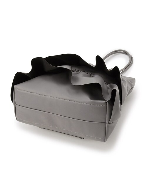 OPAQUE.CLIP(オペークドットクリップ)の「◆【A4サイズ対応】合皮ティアードフリルトートバッグ(トートバッグ・レディース・アイボリー/ブラック/チャコールグレー・00)」の8枚目の写真