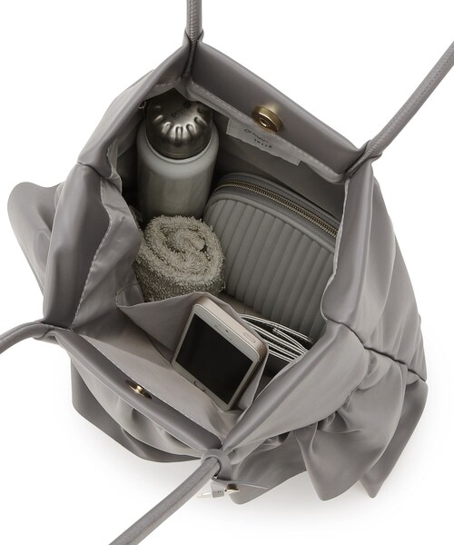 OPAQUE.CLIP(オペークドットクリップ)の「◆【A4サイズ対応】合皮ティアードフリルトートバッグ(トートバッグ・レディース・アイボリー/ブラック/チャコールグレー・00)」の12枚目の写真