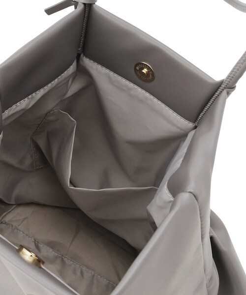 OPAQUE.CLIP(オペークドットクリップ)の「◆【A4サイズ対応】合皮ティアードフリルトートバッグ(トートバッグ・レディース・アイボリー/ブラック/チャコールグレー・00)」の13枚目の写真