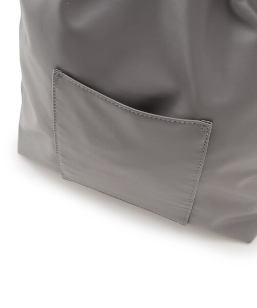 OPAQUE.CLIP(オペークドットクリップ)の「◆【A4サイズ対応】合皮ティアードフリルトートバッグ(トートバッグ・レディース・アイボリー/ブラック/チャコールグレー・00)」の14枚目の写真