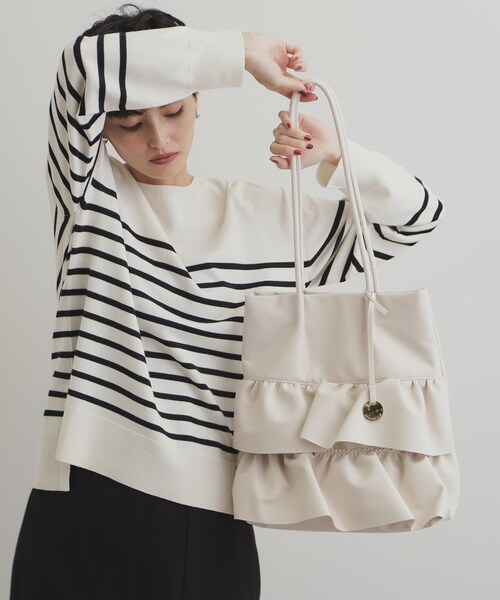 OPAQUE.CLIP(オペークドットクリップ)の「◆【A4サイズ対応】合皮ティアードフリルトートバッグ(トートバッグ・レディース・アイボリー/ブラック/チャコールグレー・00)」の16枚目の写真