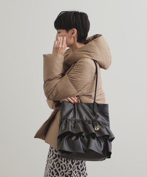 OPAQUE.CLIP(オペークドットクリップ)の「◆【A4サイズ対応】合皮ティアードフリルトートバッグ(トートバッグ・レディース・アイボリー/ブラック/チャコールグレー・00)」の20枚目の写真