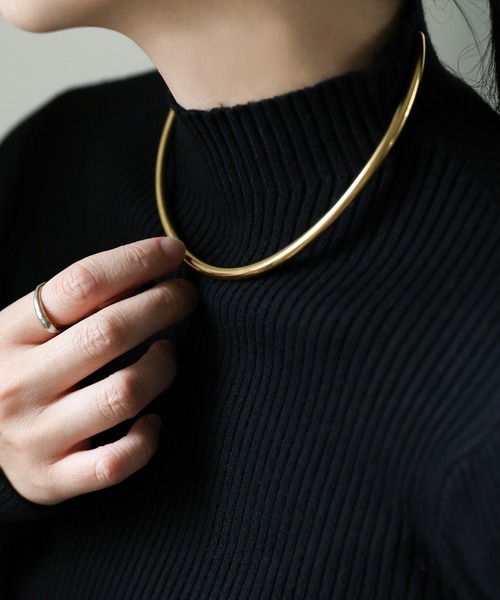 select MOCA（セレクトモカ）の「ステンレスカーブネックカフ（ネックレス・レディース・シルバー/ゴールド・FREE）」の2枚目の写真