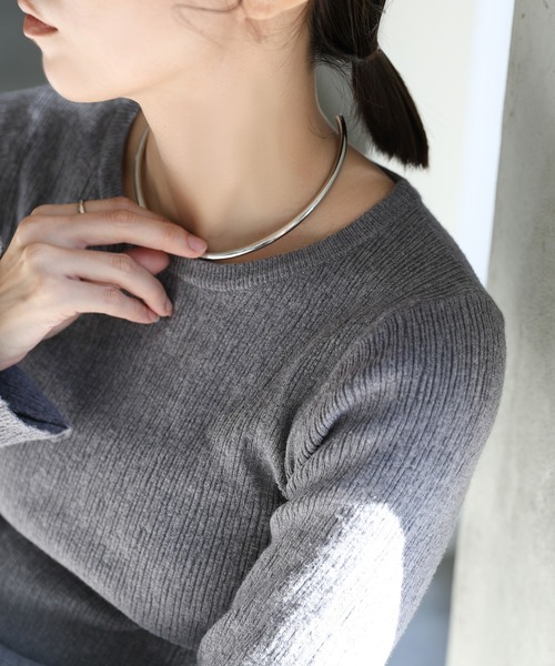 select MOCA（セレクトモカ）の「ステンレスカーブネックカフ（ネックレス・レディース・シルバー/ゴールド・FREE）」の4枚目の写真