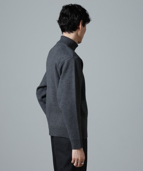 NANO universe(ナノユニバース)の「PBTストレッチタートルニット(ニット/セーター・メンズ・ネイビー/ブラック/グレー・S/M/L)」の15枚目の写真