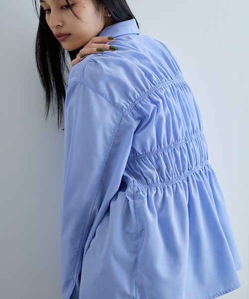 VIS(ビス)の「【新色追加】シャーリングデザインシャツ【洗える】(シャツ/ブラウス・レディース・ホワイト/ブルー/ピンク系その他2/ブルー系その他4・FREE)」の3枚目の写真